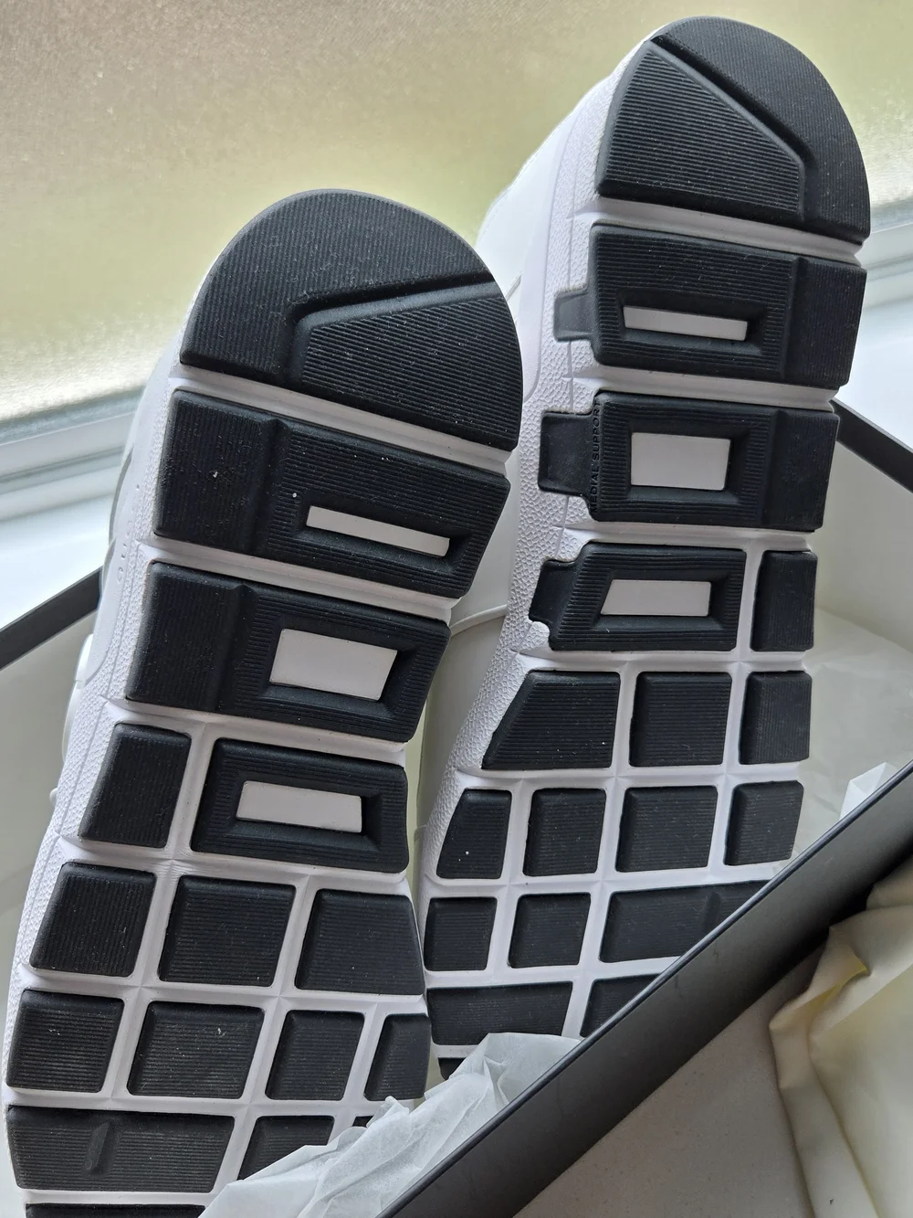 Gucci White Rhyton Leather Sneakers